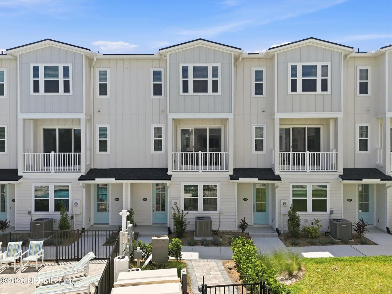 1027 N 1ST Avenue N, Jacksonville Beach, FL 32250